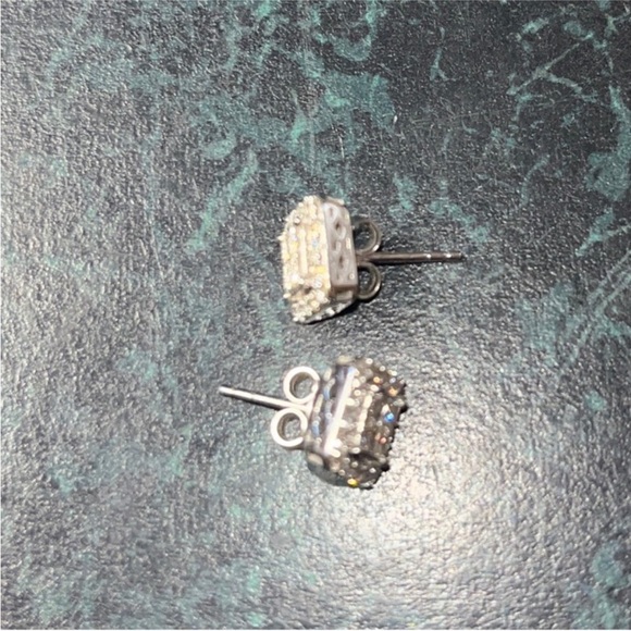 14k white gold square natural diamonds stud earring - Picture 10 of 11